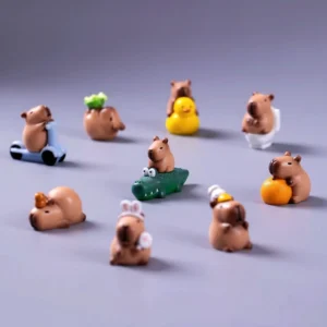 12-teiliges set mit miniatur capybara figuren in verschiedenen posen mit accessoires, capybara figur