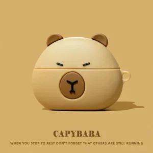Vorderansicht einer niedlichen braunen 3D Silikon Capybara AirPods Hülle mit entspannter Mimik und kleinen Ohren