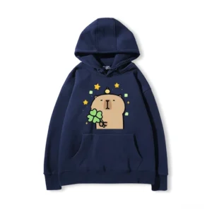 beige capybara hoodie mit glücks kleeblatt motiv für capybara fans