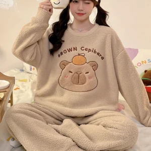 Beiges Capybara Schlafanzug Set mit niedlicher Stickerei, 2-teilig aus Sherpa Fleece