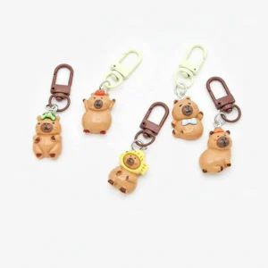 Gruppe von 5 Harz Capybara Anhängern mit Schildkröte, Blumen-Kapuze und Fliegentuch Accessoires
