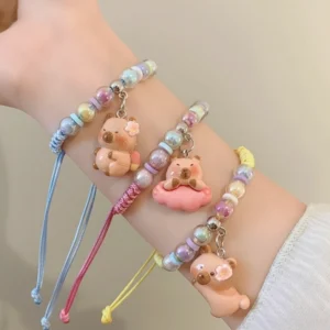 Einzelnes Capybara Armband mit Wolke-Anhänger und hellblauem geflochtenen Seil
