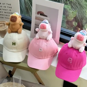 Capybara Baseballkappe in verschiedenen Farben mit Plüschtier