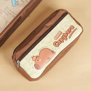 Offene Capybara Federtasche mit drei Fächern für Stifte