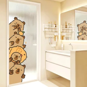 Hervorschauende Capybara Fensterfolie, Ausführung rechts, an Badezimmertür angebracht