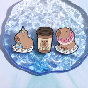 Capybara Foodie Anstecknadel im Donut Design mit witzigem Spruch