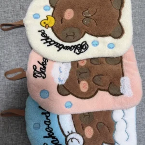 Blaues Capybara Handtuch mit Duschhaube und Badbürste Motiv