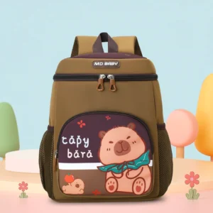 Capybara Kinderrucksack Khaki mit Capybara im Blattschal Motiv für Kita