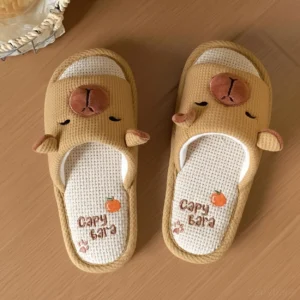 Niedliche senfgelbe Capybara Hausschlappen mit 3D Capybara Design und Waffelstrick