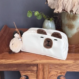 Cremefarbenes Capybara Mäppchen mit 3D Ohren, frontansicht