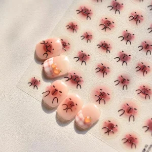 Capybara Nagelsticker mit rosigen Wangen Detailansicht auf transparenter Folie