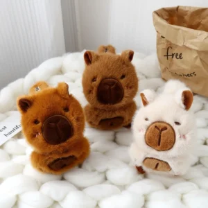Niedliche flauschige Capybara Ohrenschützer mit rosigen Backen
