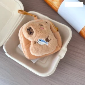 3d Capybara Plüsch Geldbörse in Toastform, der Capybara hält einen blauen Fisch, Variante Toasted Tan
