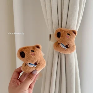 Capybara Plush Vorhanghalter Seitenprofil Snackfan Stil mit blauem Fisch
