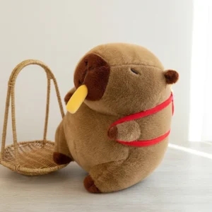 Capybara Pommes Kuscheltier von vorne mit Pommes im Maul