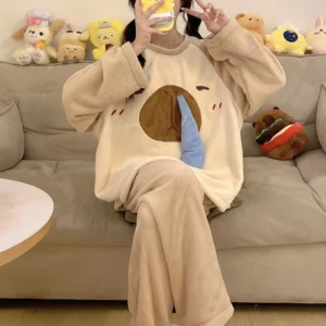 Capybara Pyjama mit schlafendem Capybara Motiv und 3D Popelblase