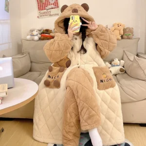 Capybara Pyjama Set lang gesteppter Kapuzenmantel mit Kamelbraunen Ärmeln