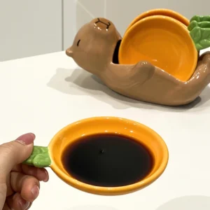 Nahaufnahme des liegenden Capybara Halters für die Keramik Saucenschalen