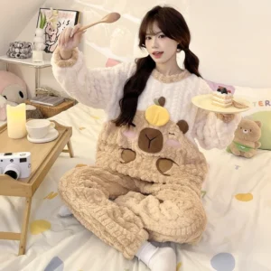 Niedlicher Capybara Pyjama mit schlafendem Capybara Motiv und 3D Orange