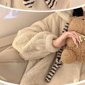 Capybara Schlafanzug mit 3D Ohren und Pfoten-Taschen - Kuscheliges Loungewear