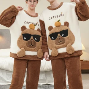 Capybara Schlafanzug pluesch unisex fuer paare produktansicht