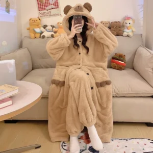 Weiches 2-teiliges Capybara Sherpa Fleece Schlafanzug Set mit Kapuze in Kamelbraun