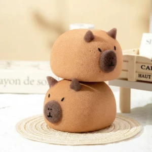 Nahaufnahme des 3D Capybara Schwammballs mit typischer Loafing Form