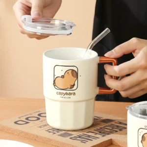 Vier verschiedene Capybara Motive auf dieser Capybara Tasse
