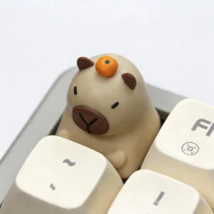 3D Capybara Keycap Der Gleichgewichtskünstler mit Mandarine auf dem Kopf, Capybara Tastenkappe aus Harz