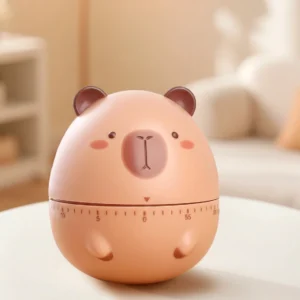 Capybara Wackeltimer als Küchen-Dekoration auf Arbeitsplatte neben Kaffeebereiter