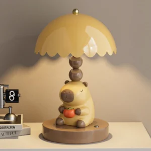 Capybara Tischlampe beige in gedimmtem Licht als Nachtlicht