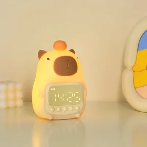 Capybara Wecker Nachtlicht als LED Lampe mit Orange auf dem Kopf