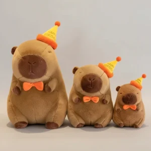 Drei Capybara Geburtstags Plüschtiere in verschiedenen Größen