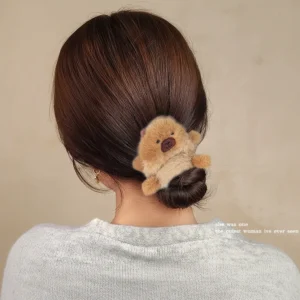 Niedlicher flauschiger Capybara Haargummi mit 3D Gliedmaßen, Capybara Accessoire für Kawaii Fans