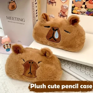 Flauschiges Capybara Plüsch Mäppchen mit niedlichem Capybara Design