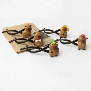 Sammlung von fünf 11cm Capybara gedrehte 8-Form Haarspangen mit 3D Capybara Charms in verschiedenen Designs