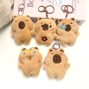 Vollständige Kollektion von fünf mini Capybara Plüsch Schlüsselanhängern