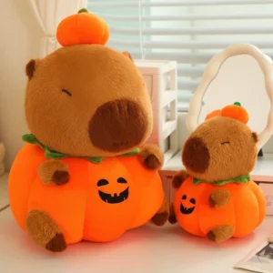 Nahaufnahme vom entspannten Zen-Gesicht des Halloween Capybara Plüschtieres