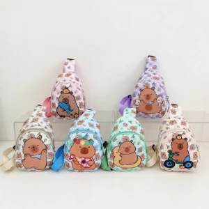 Kinder Capybara Mini Umhängetasche als Brusttasche getragen