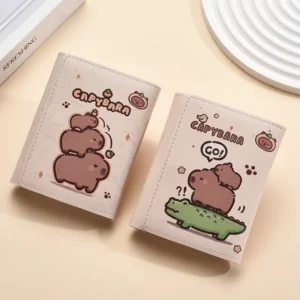 Kompakte beige kawaii Capybara Geldbörse mit Kartenfächern und ID Fenster