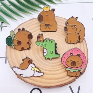 Komplettes Set aus sechs Capybara Emaille Anstecknadeln mit verschiedenen Motiven