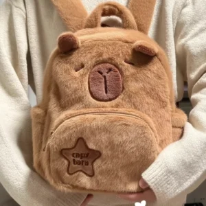 Mini Capybara Plüsch Rucksack - Weicher kuscheliger Capybara Rucksack mit Stickerei
