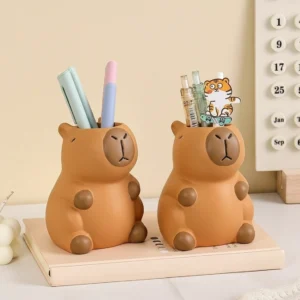 Minimalistischer Capybara Harz Stifthalter als Deko Figur für den Schreibtisch