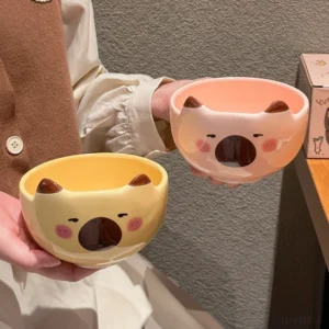 Nahaufnahme Capybara Gesicht auf 3D Keramik Schüssel