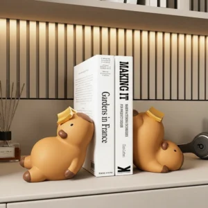 Niedliche Capybara Buchstützen im Einsatz mit Büchern