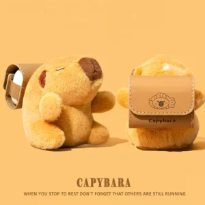 Plüsch Capybara AirPods Hülle mit PU-Leder Rucksack und Handgelenkschlaufe, Gesamtansicht