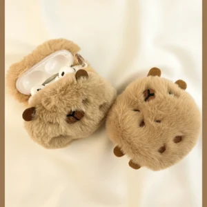 Plüsch Capybara AirPods Hülle Detailaufnahme des Gesichts