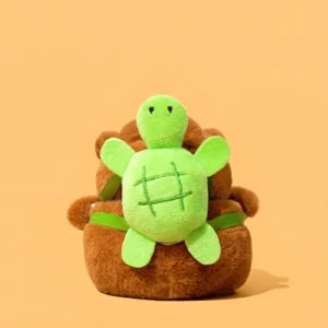 Plüsch Capybara AirPods Hülle mit Schildkröten Rucksack, Seitenansicht mit Detail des Rucksacks
