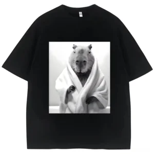 Schwarzes Capybara Bademantel Spa Day Grafik T-Shirt