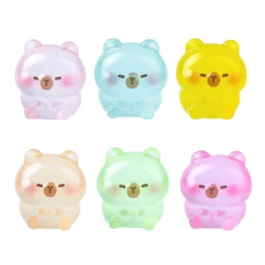Sechs leuchtende Mini Capybara Figuren in verschiedenen Farben, tagsüber und leuchtend im Dunkeln als Capybara Figur Set